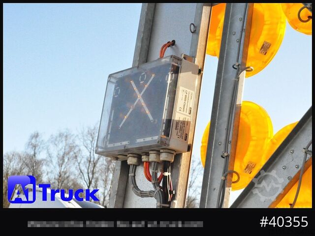 挂车 HUMBAUR Nissen B2/10 Absperrtafel Verkehrsleittafel Warntafel