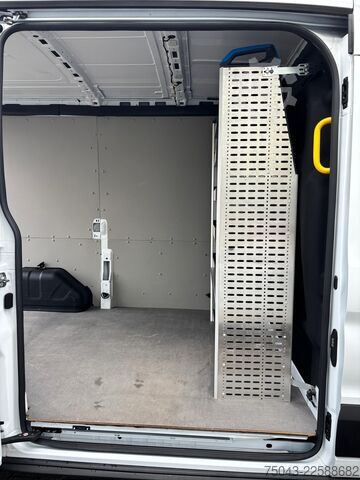 Фургон з високим дахом Ford Transit L2H2*Klima*Kamera*Tempomat*21Tkm