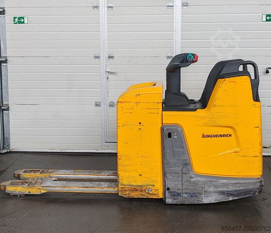  Jungheinrich ERE 225 batt2025/ 2t