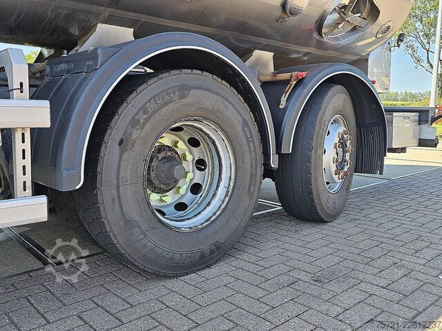 Camião-cisterna SCANIA G410 XT,milktank