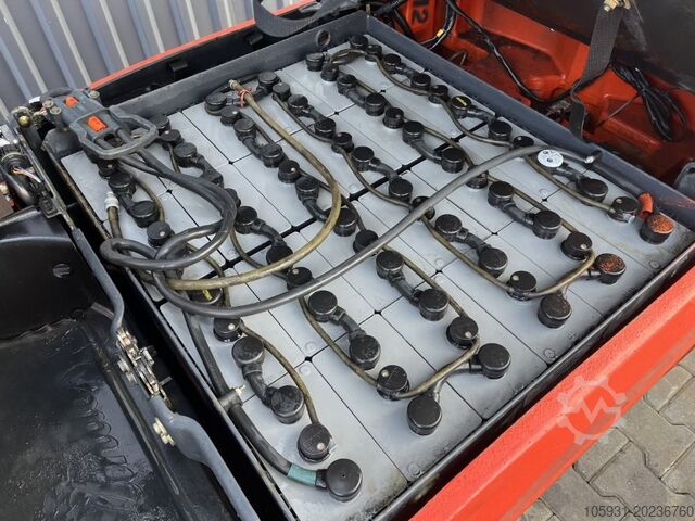 Electric 3-wheel forklift Linde E16L-02