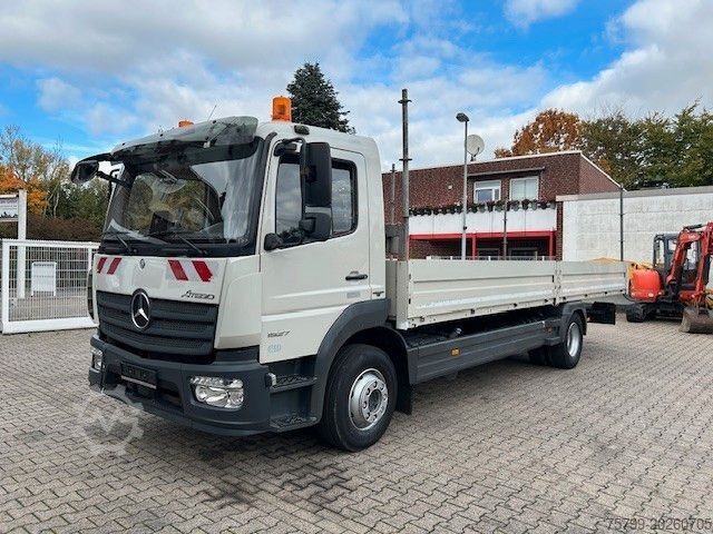Camión de plataforma MERCEDES-BENZ 1527 Atego Pritsche 4x2