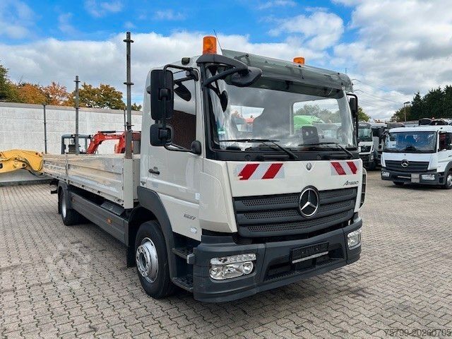 Camión de plataforma MERCEDES-BENZ 1527 Atego Pritsche 4x2
