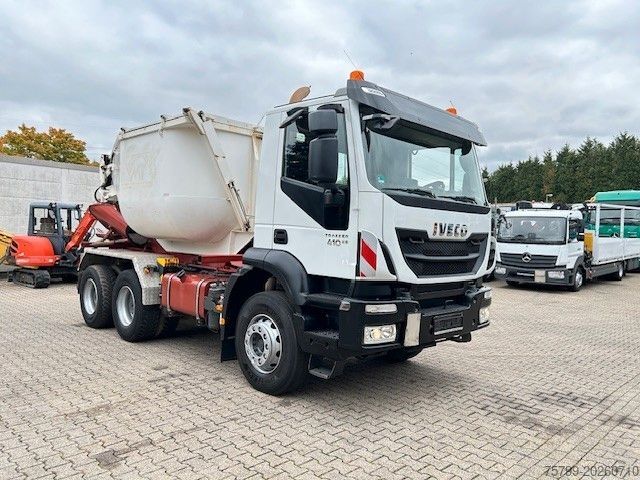 Camión volquete IVECO 410 TRAKKER Wechselsystem Kipper + Asphaltmulde