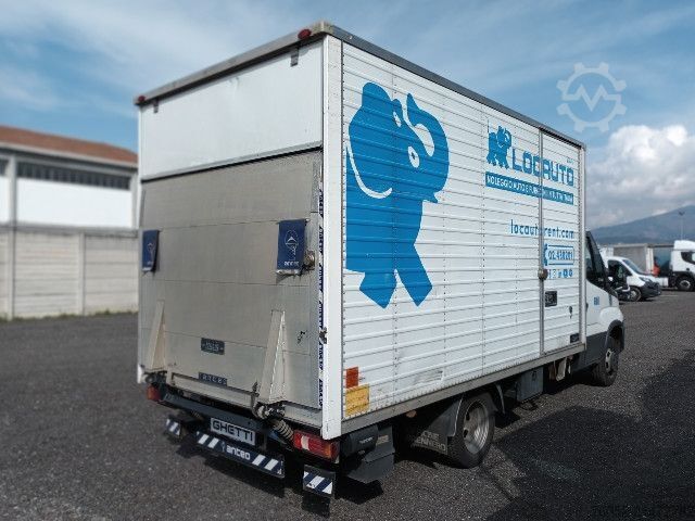Φορτηγό κουτί (κουρμπαριστό) IVECO 35C14