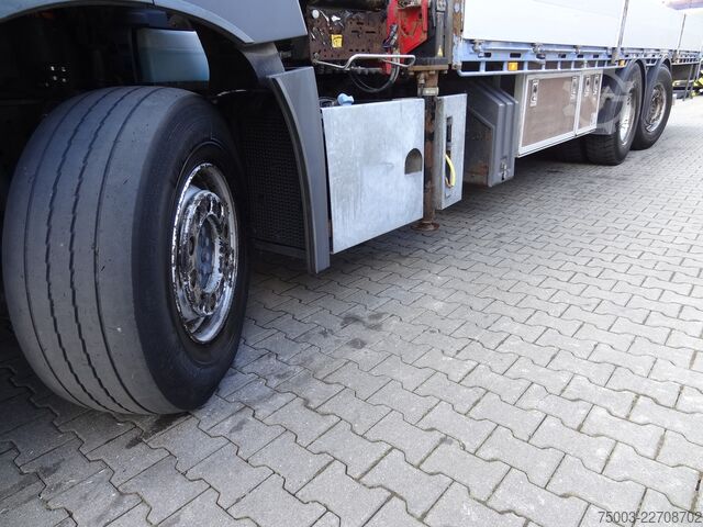 Cần cẩu gắn trên xe tải Mercedes-Benz Actros 2533 6X2 HMF 1820 Langmaterial