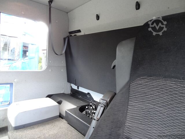 Cần cẩu gắn trên xe tải Mercedes-Benz Actros 2533 6X2 HMF 1820 Langmaterial