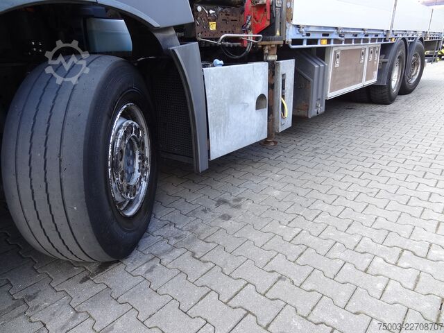 Xe tải sàn phẳng Mercedes-Benz Actros 2533 6X2 HMF 1820 Langmaterial