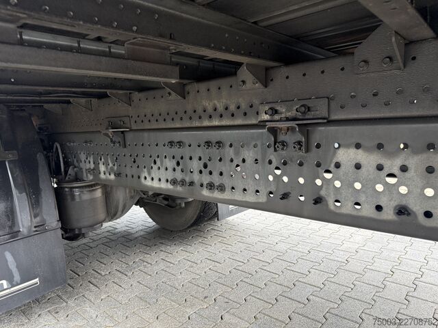 Xe tải thùng bạt sàn phẳng Mercedes-Benz Actros/ Antos 1827 L