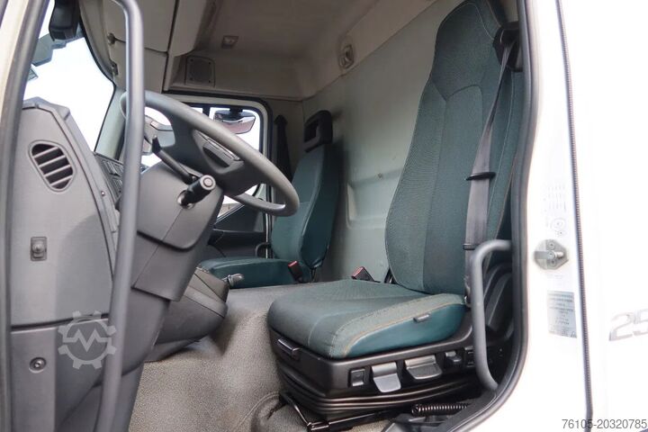 Mala Volvo FL Bak + Dhollandia klep 2000 Kg