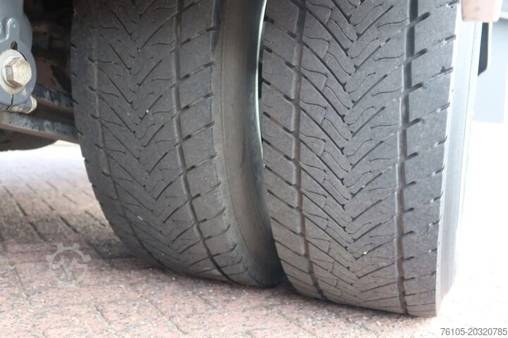 Mala Volvo FL Bak + Dhollandia klep 2000 Kg
