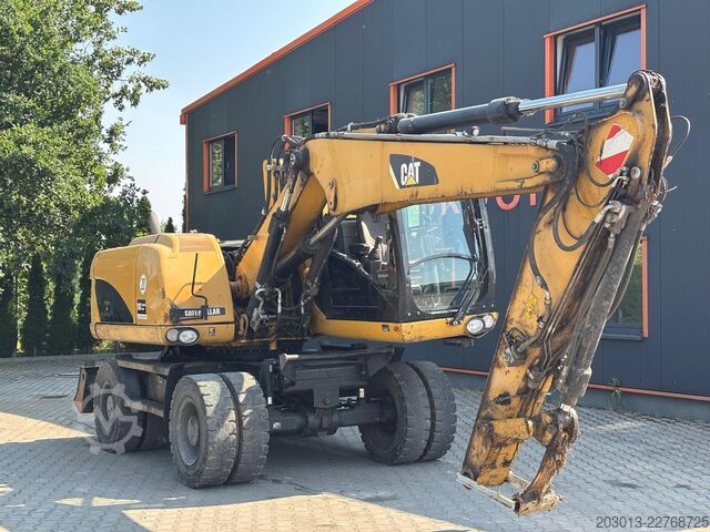 מכונה ניידת לחפירה  CAT M313D