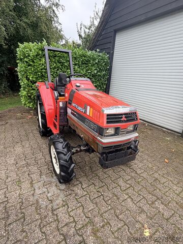 Traktor kompak Mitsubishi Mt 21