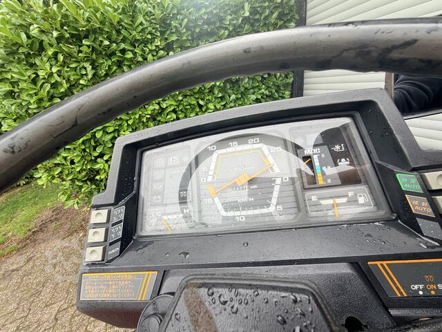 Traktor kompak Mitsubishi Mt 21