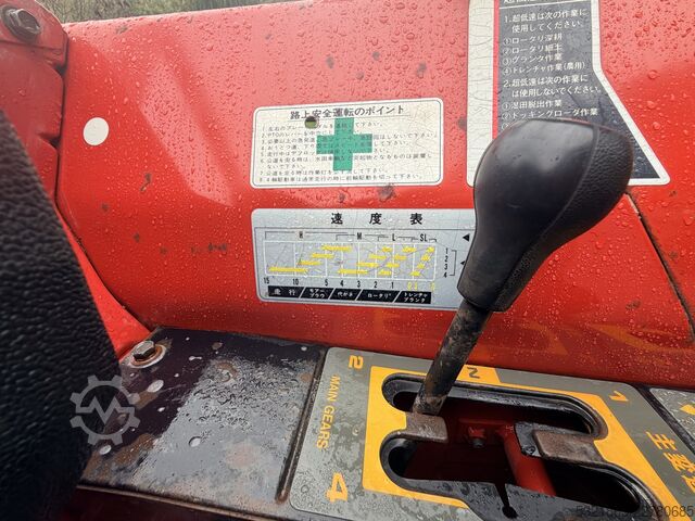 Traktor kompak Mitsubishi Mt 21
