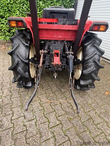 Traktor kompak Mitsubishi Mt 21