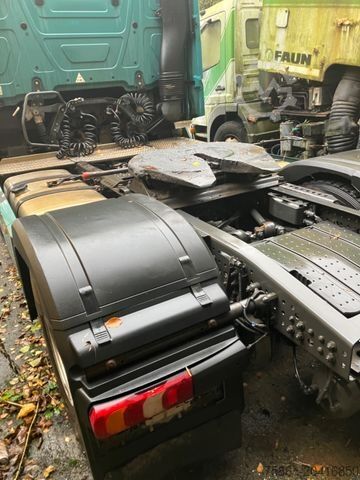 Standarta vilcējs MERCEDES-BENZ 1845