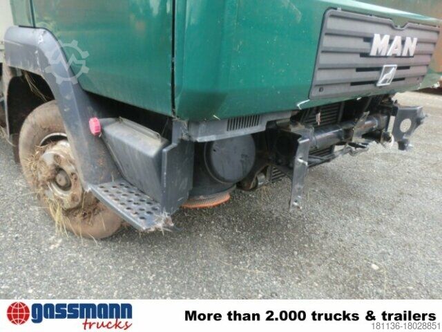 Landmaschine MAN L33 8.180 C 4x2, Unfallfahrzeug mit Frontalschaden