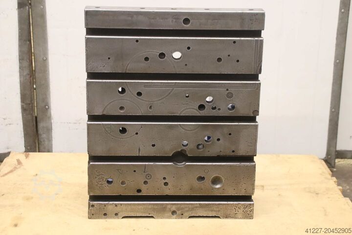 Kątownik mocujący z rowkami T Guss 500/390/H630 mm