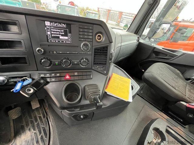 Pašizgāzējs kravas automašīna MERCEDES-BENZ Arocs 3242 8x4 4 Achs Muldenkipper Carnehldeutsc