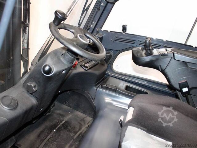 Electric 4-wheel forklift Linde E 35 H