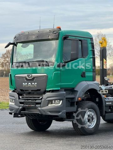 Kamion me krah të lëvizshëm për kontejnerë MAN TGS 33.480 6x6 BL HYVA-Abrollkipper *NEU*