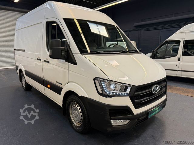 High top van HYUNDAI H350 Kasten L2H2 Klima Tempo NAVI R-CAM AHK 3,0T