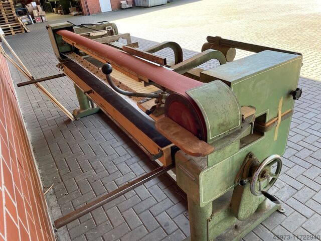 Long belt sander with self-extraction 