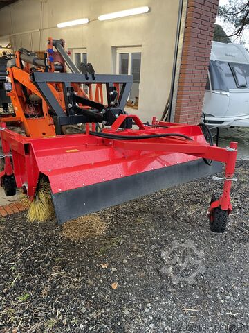 Sweeper for yard truck 