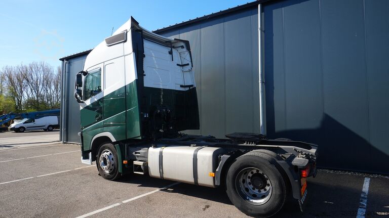 Standardni SZM Volvo FH 420 tractor unit