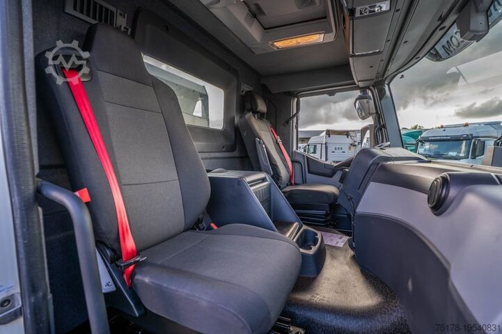 Kamion hale RENAULT K 480 + BENNE ENROCHEMENT HARDOX