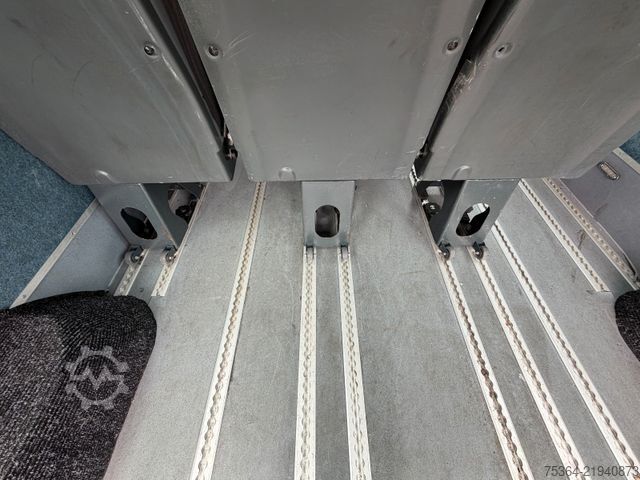 Минибус VOLKSWAGEN Crafter 2.5 Tdi Maxi 9Sitze Schiebetür Klima Pdc