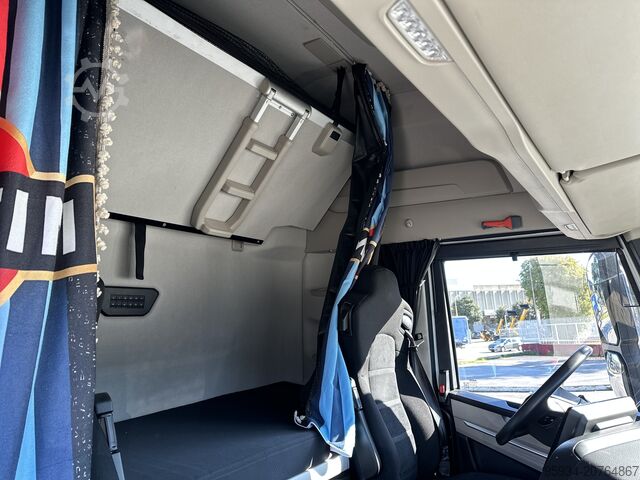 Standardni cestni vlačilec Iveco S-Way 580 Edizione Limitata Martini