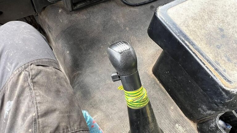 3-Seiten-Kipper MAN 33.302 (MANUAL PUMP / POMPE MANUELLE / 6 CYLIND...