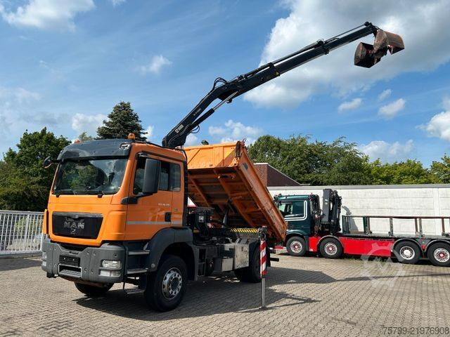 Trīspusējs kravas pašizgāzējs MAN 18.320 3Skipper mit HIAB 111 Kran + Greifer