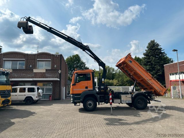 Trīspusējs kravas pašizgāzējs MAN 18.320 3Skipper mit HIAB 111 Kran + Greifer