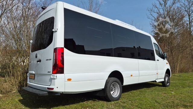 Minibus MERCEDES-BENZ 519  Allrad 4 x 4 Lagerfahrzeug Stock 20 Sitzer