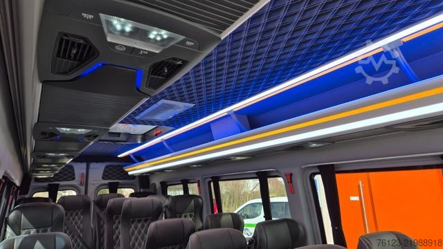 Minibus MERCEDES-BENZ 519  Allrad 4 x 4 Lagerfahrzeug Stock 20 Sitzer