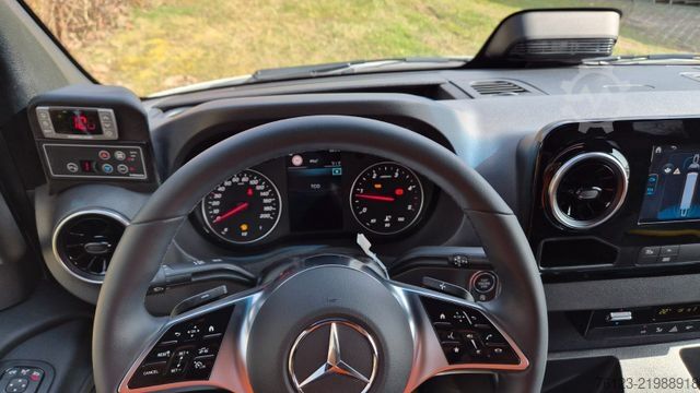 Minibus MERCEDES-BENZ 519  Allrad 4 x 4 Lagerfahrzeug Stock 20 Sitzer