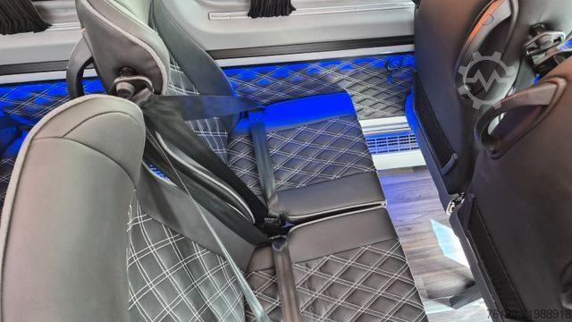 Minibus MERCEDES-BENZ 519  Allrad 4 x 4 Lagerfahrzeug Stock 20 Sitzer