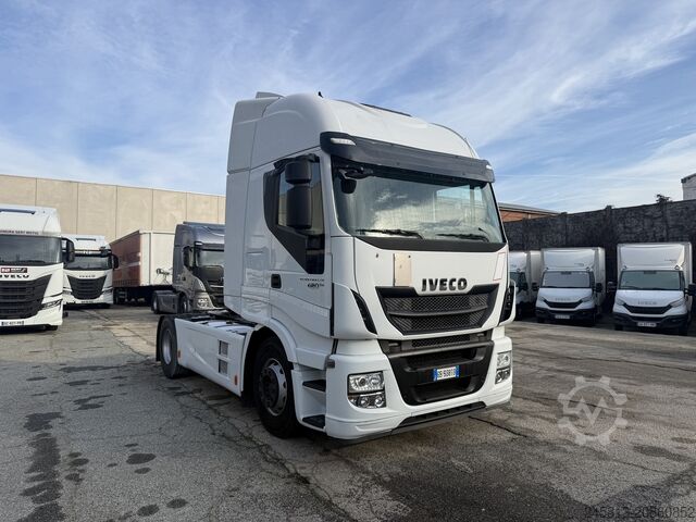 Standardni tegljač Iveco STRALIS 420