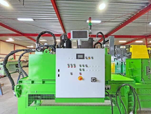Presă de doze, presă de balotat cu forță de presare de 70 t unoTech UPAXX 70
