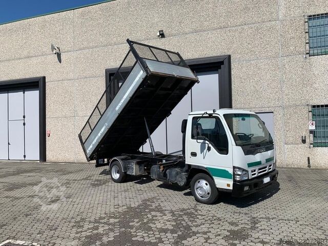 Fourgon benne basculante Isuzu NPR 35
