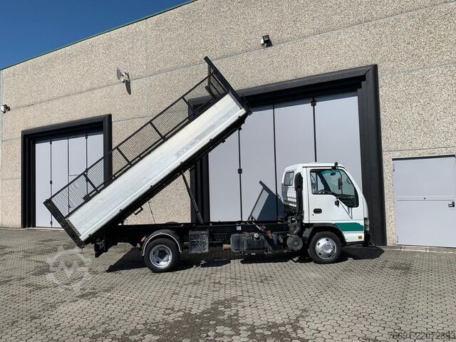 Fourgon benne basculante Isuzu NPR 35