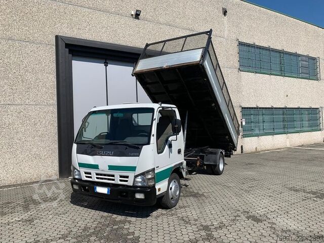 Fourgon benne basculante Isuzu NPR 35