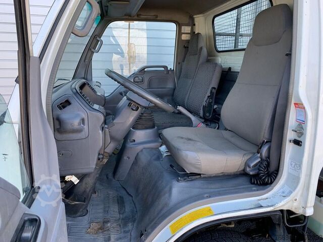 Fourgon benne basculante Isuzu NPR 35
