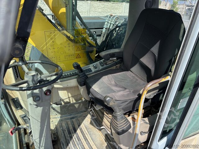 Mobile excavator New Holland MH CITY