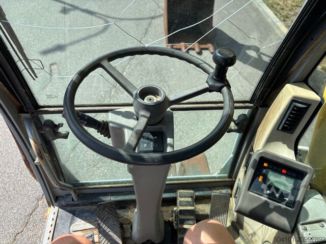 Mobile excavator New Holland MH CITY