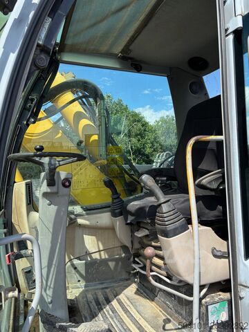 Mobile excavator New Holland MH CITY