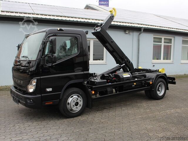 Kamion s kipom s pomičnim kontejnerom Fuso Canter FUSO 9C18  City Abrollkipper Hooklift Black Edition